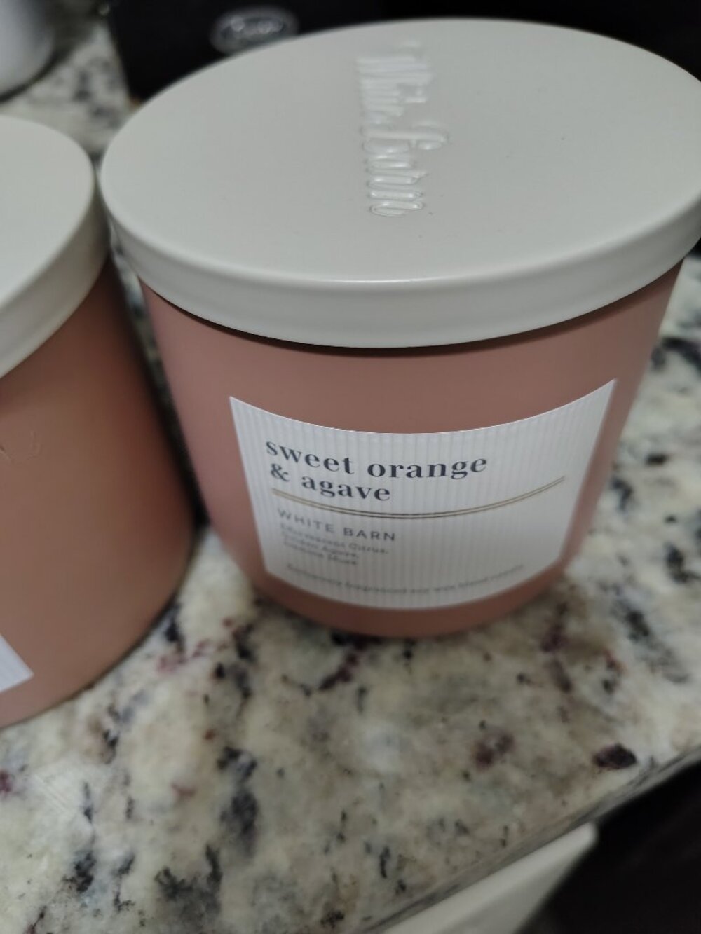 2 Sweet Orange and Agave White Barn Candles with Lid - Picture 5 of 6